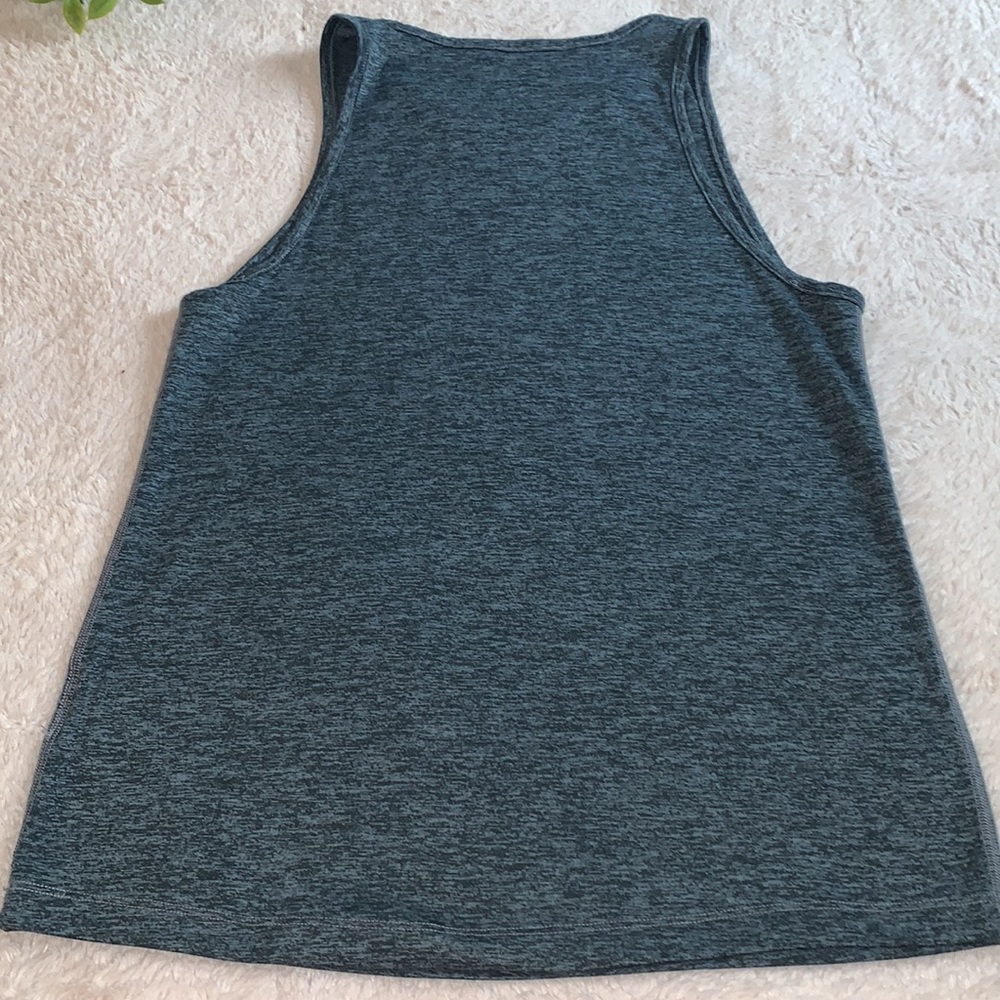 Nike XS Heathered Gray & Black Tank Top EUC Workout - Picture 8 of 8